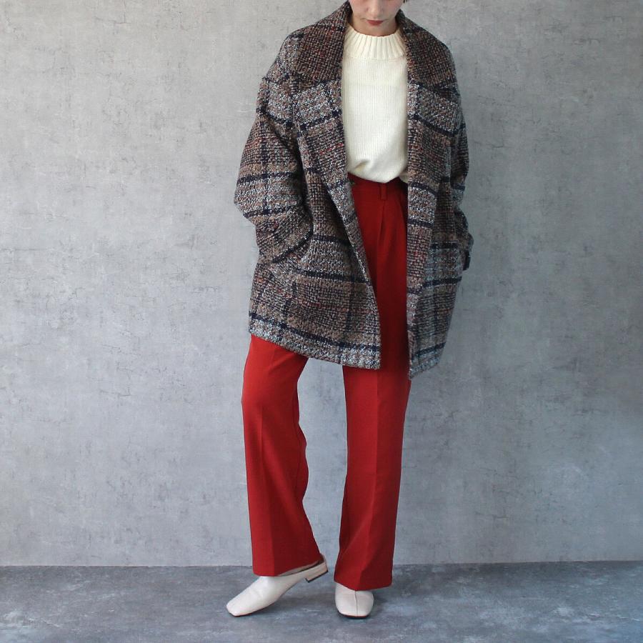 落ち着いたトーンにポイントカラーがあしらわれたリングチェックダブルジャケット |  | 02