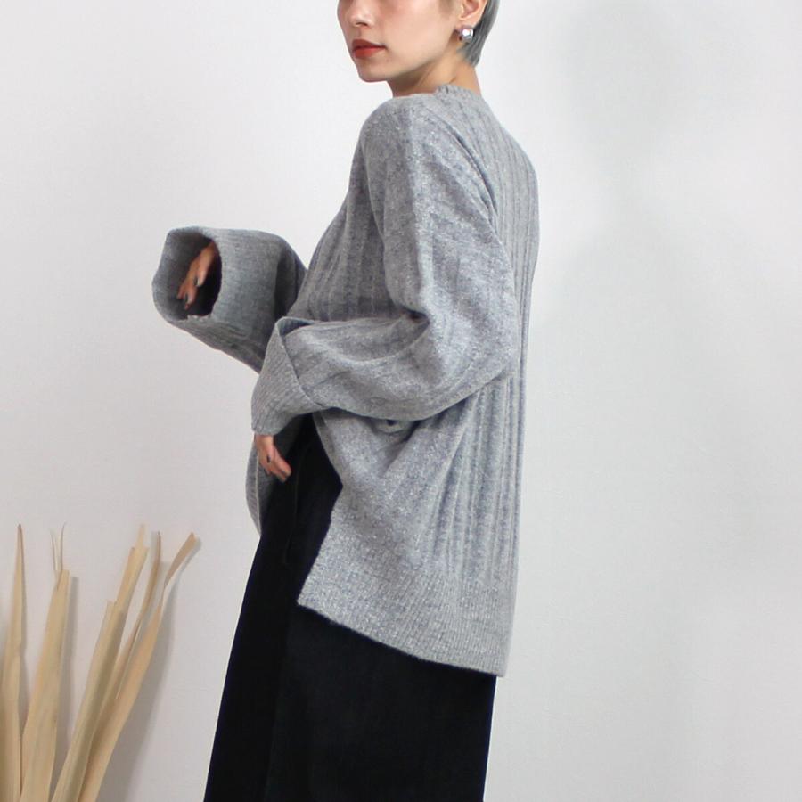 袖先と裾元は幅広めのリブデザインでゆったり感の中にルーズ過ぎないクルーネックウールセーター |  | 12