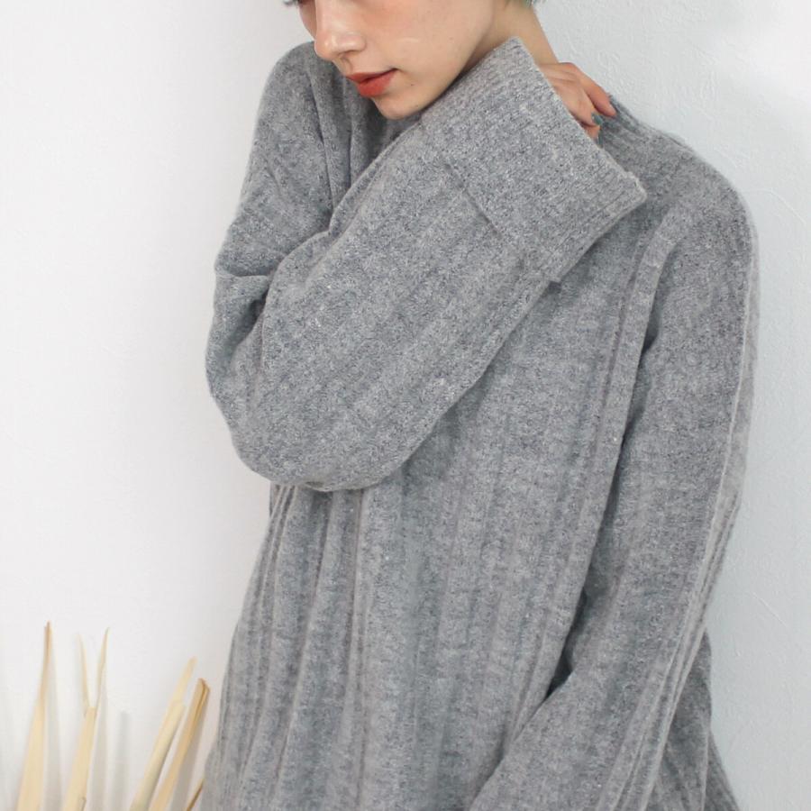 袖先と裾元は幅広めのリブデザインでゆったり感の中にルーズ過ぎないクルーネックウールセーター |  | 13