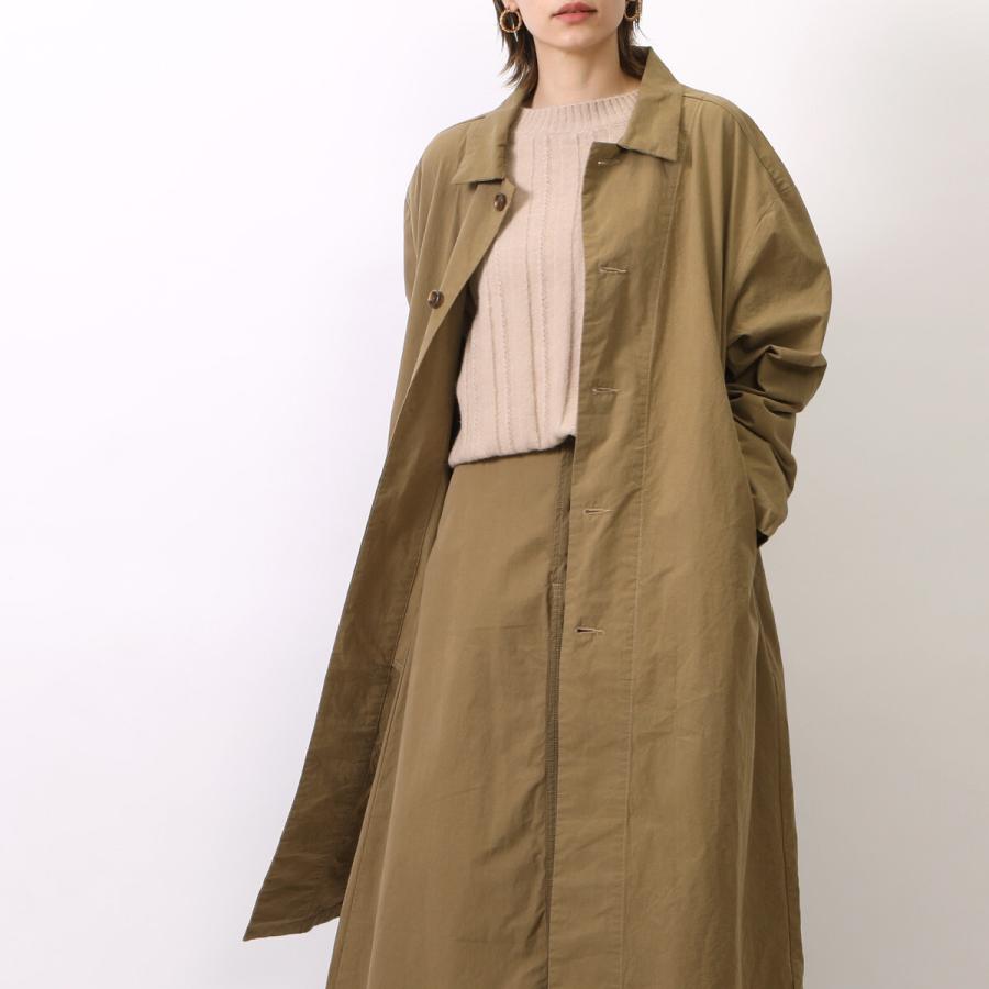 袖先と裾元は幅広めのリブデザインでゆったり感の中にルーズ過ぎないクルーネックウールセーター |  | 03