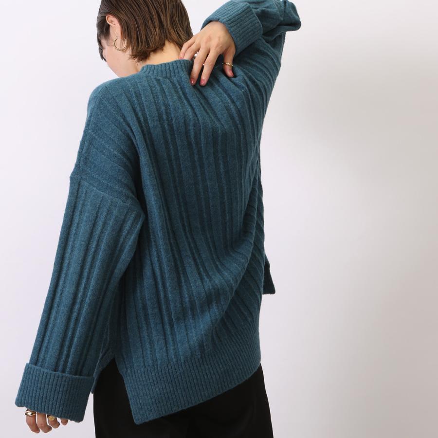 袖先と裾元は幅広めのリブデザインでゆったり感の中にルーズ過ぎないクルーネックウールセーター |  | 06