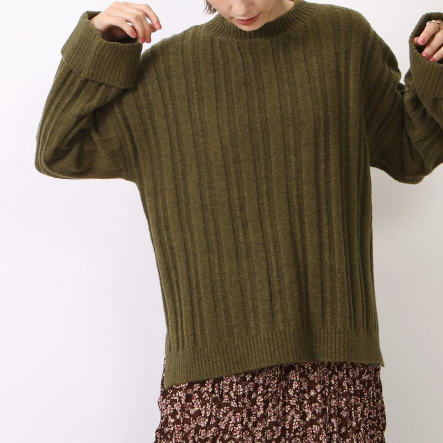 袖先と裾元は幅広めのリブデザインでゆったり感の中にルーズ過ぎないクルーネックウールセーター |  | 07
