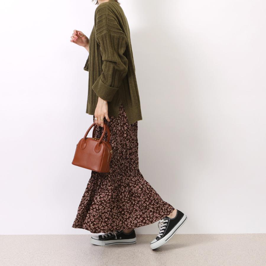 袖先と裾元は幅広めのリブデザインでゆったり感の中にルーズ過ぎないクルーネックウールセーター |  | 09