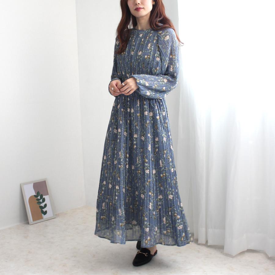 花柄の柔らかなシフォン素材にプリーツ加工を施した女性のやさしさが際立つ花柄プリントプリーツワンピース | 