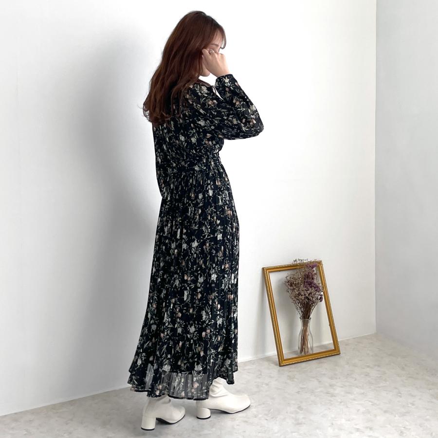 花柄の柔らかなシフォン素材にプリーツ加工を施した女性のやさしさが際立つ花柄プリントプリーツワンピース |  | 07