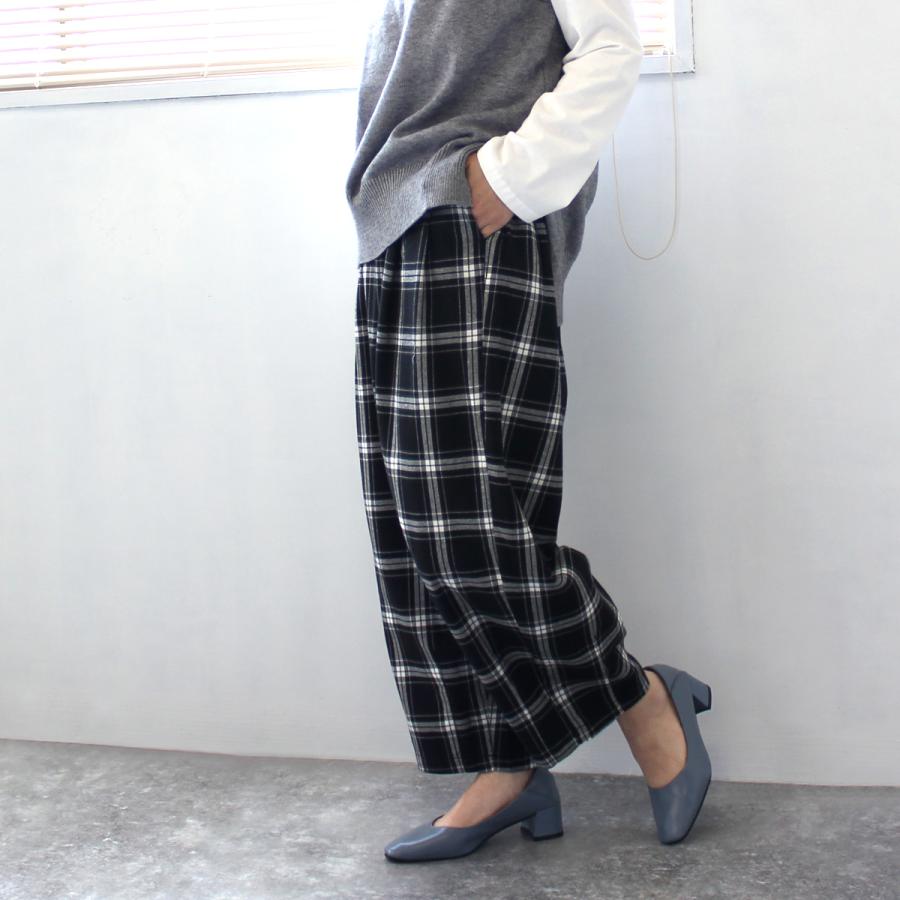 大人可愛いを演出してくれる綿麻素材のチェック柄サーカスパンツ |  | 01