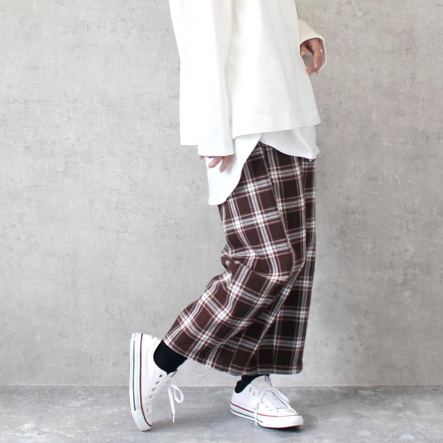 大人可愛いを演出してくれる綿麻素材のチェック柄サーカスパンツ |  | 05