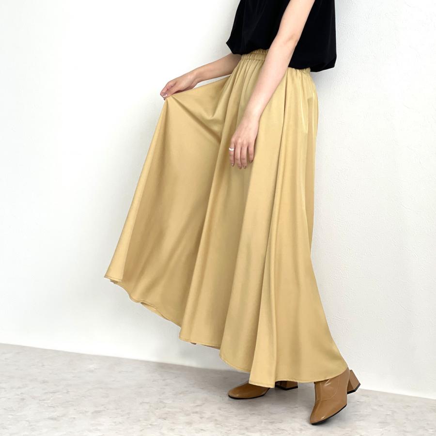 分量感たっぷりで女性らしい印象を与えるスカーチョ |  | 03