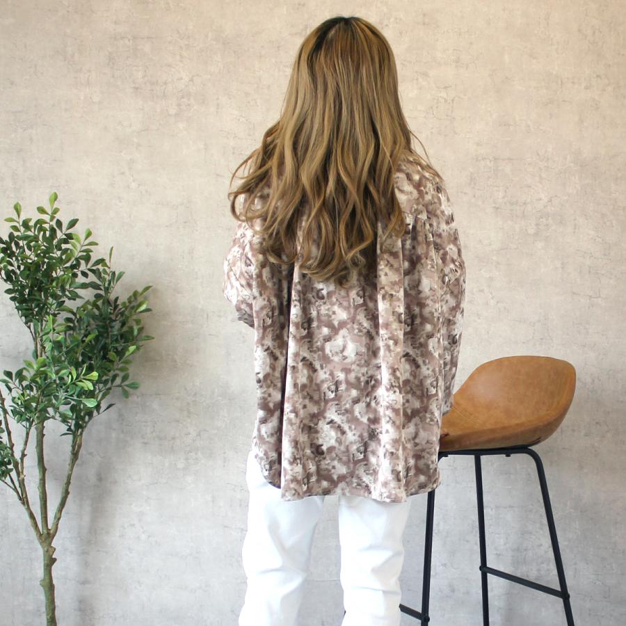 ニュアンス柄と落ち感のある素材が特徴のバンドカラーシャツ |  | 05