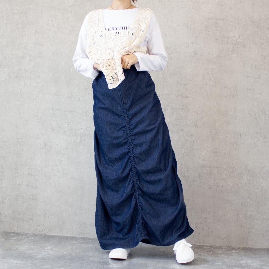 ４か所に施されたシャーリングデザインが個性的なスカート |  | 12