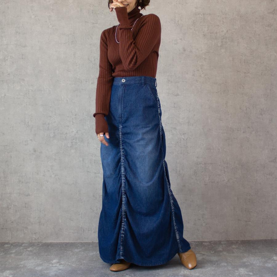 ４か所に施されたシャーリングデザインが個性的なスカート |  | 07