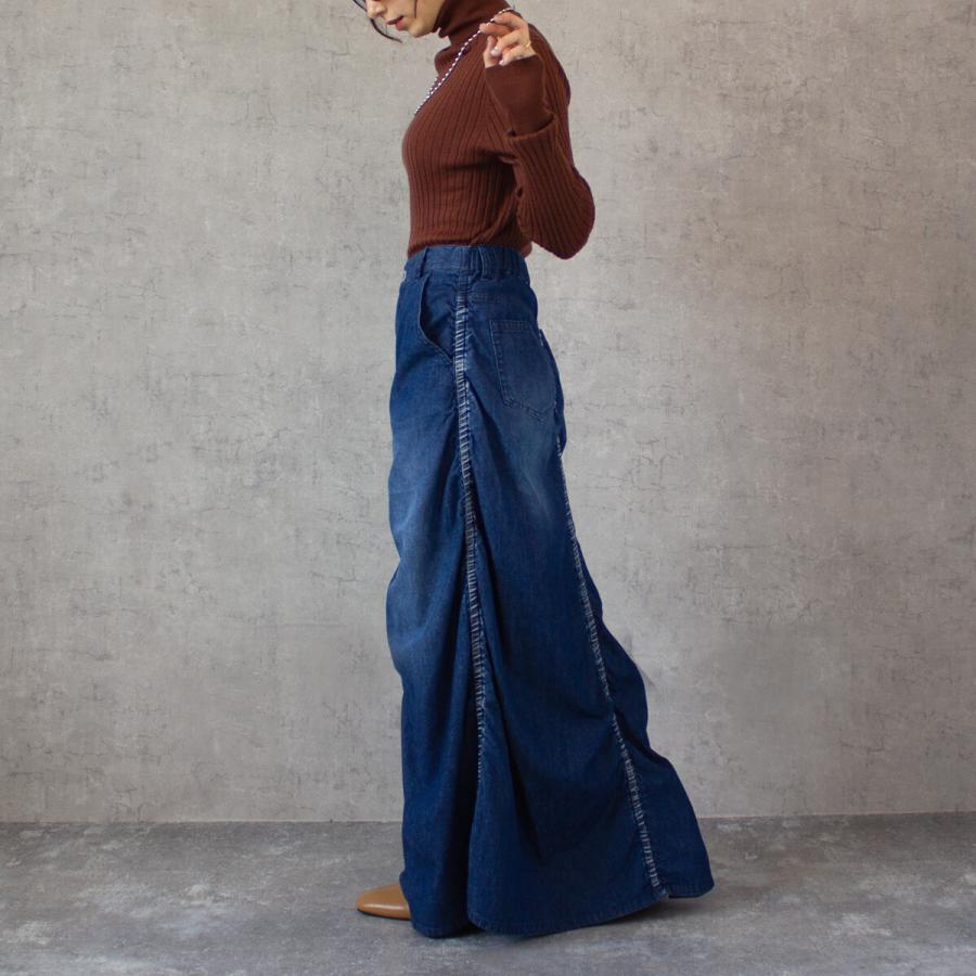 ４か所に施されたシャーリングデザインが個性的なスカート |  | 08