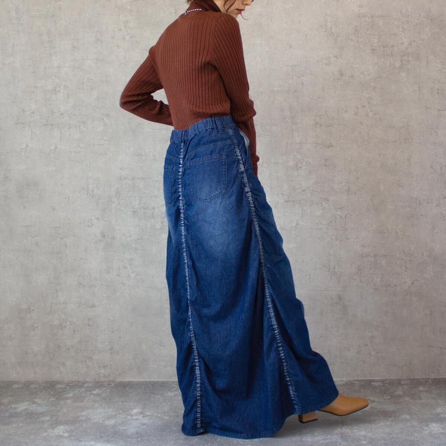 ４か所に施されたシャーリングデザインが個性的なスカート |  | 09