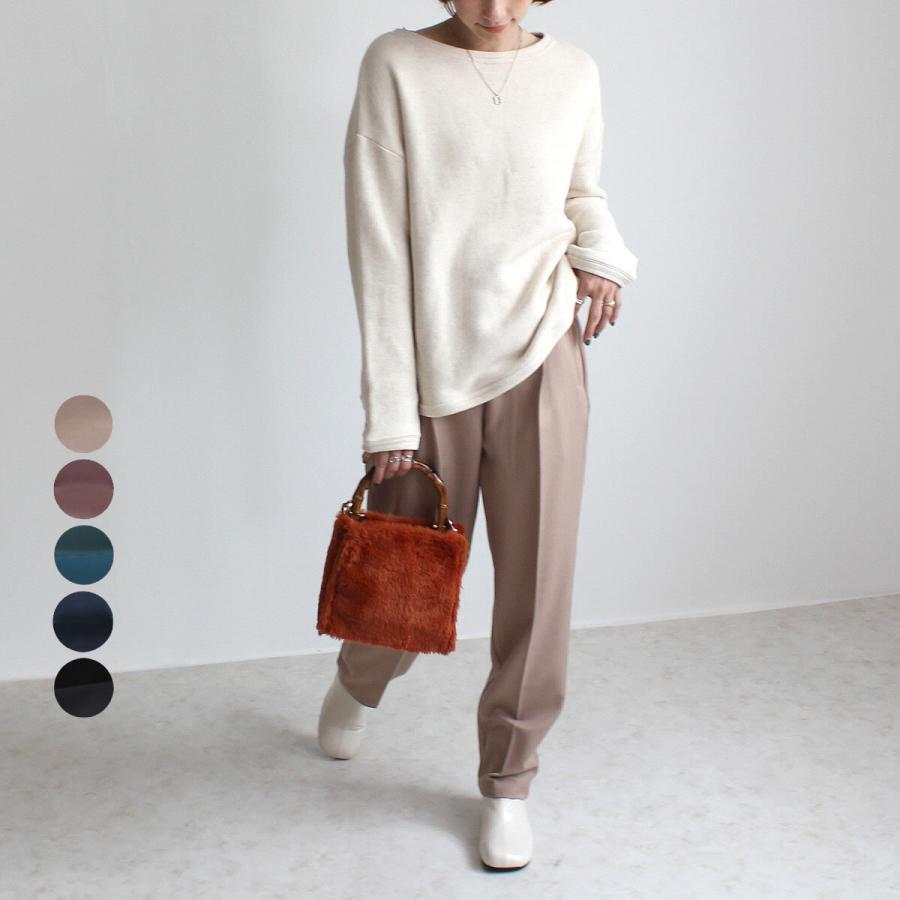 イージーな履き心地でもきっちり見えるタックテーパードパンツ | 