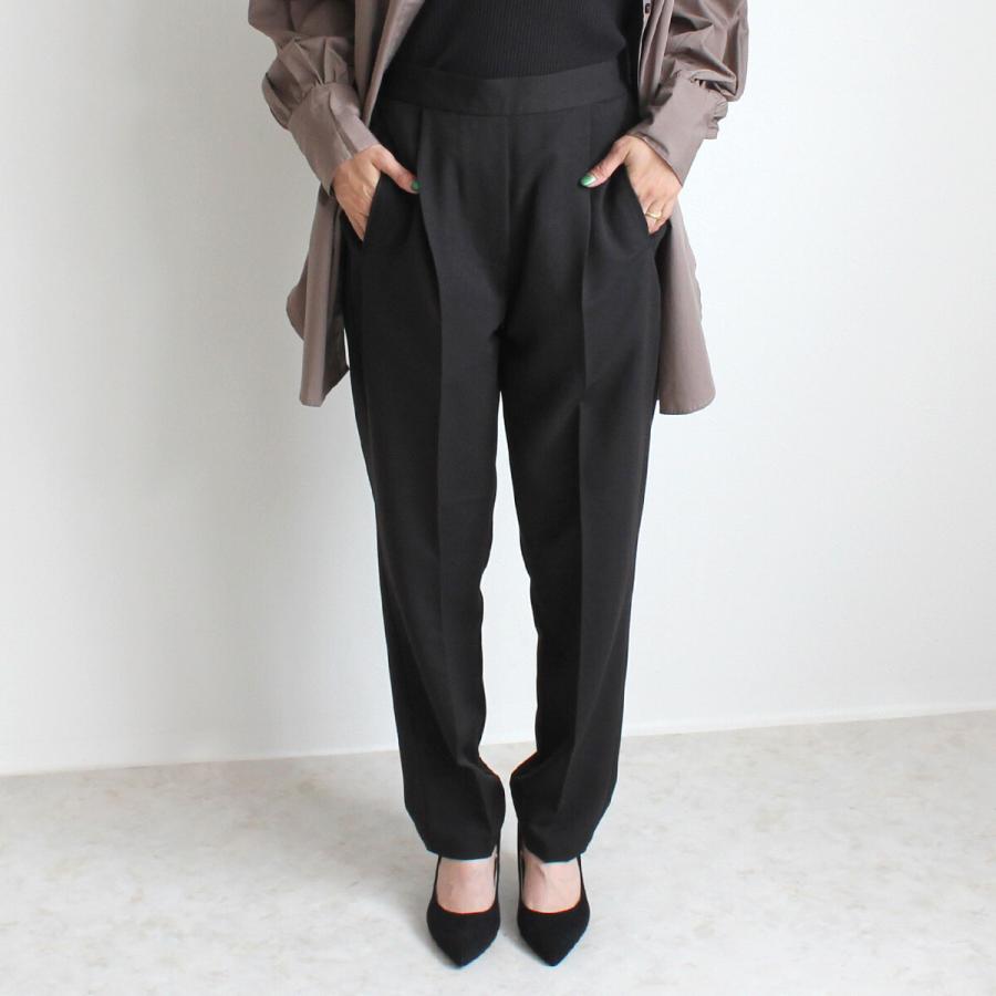 イージーな履き心地でもきっちり見えるタックテーパードパンツ |  | 14