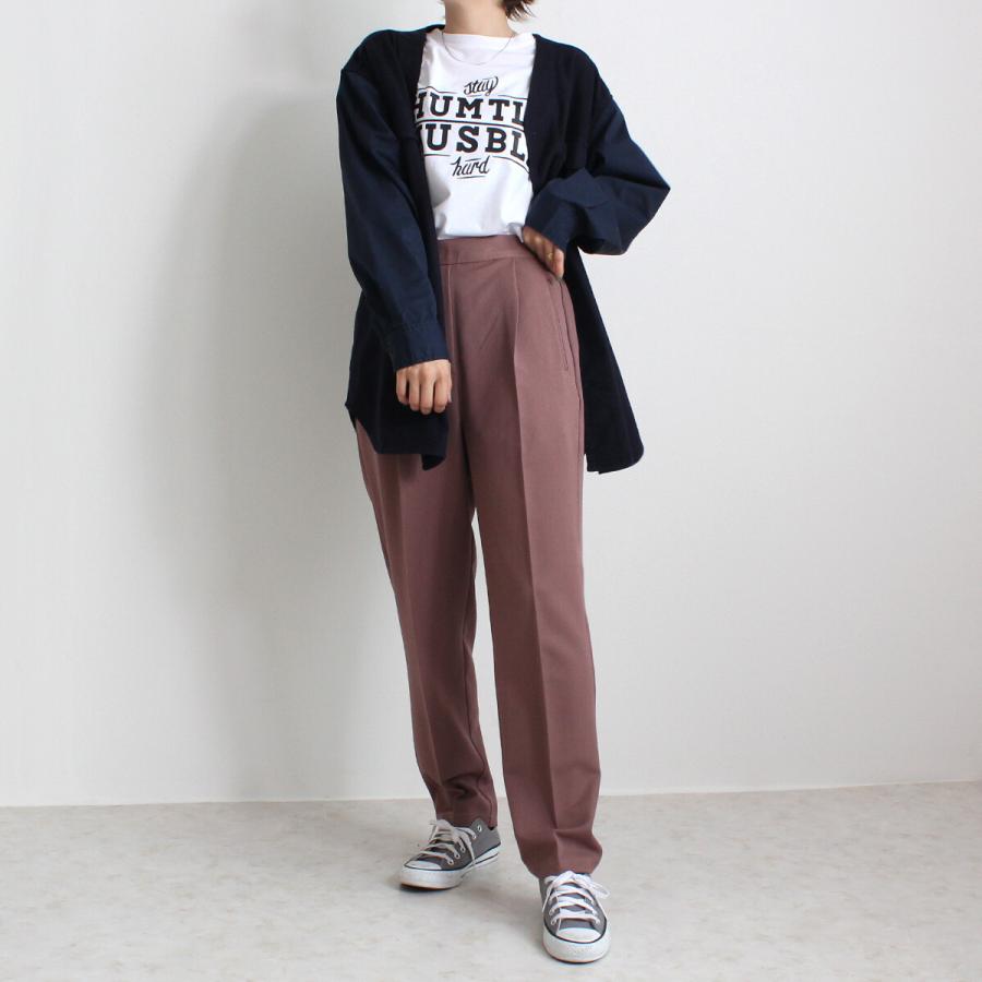 イージーな履き心地でもきっちり見えるタックテーパードパンツ |  | 03