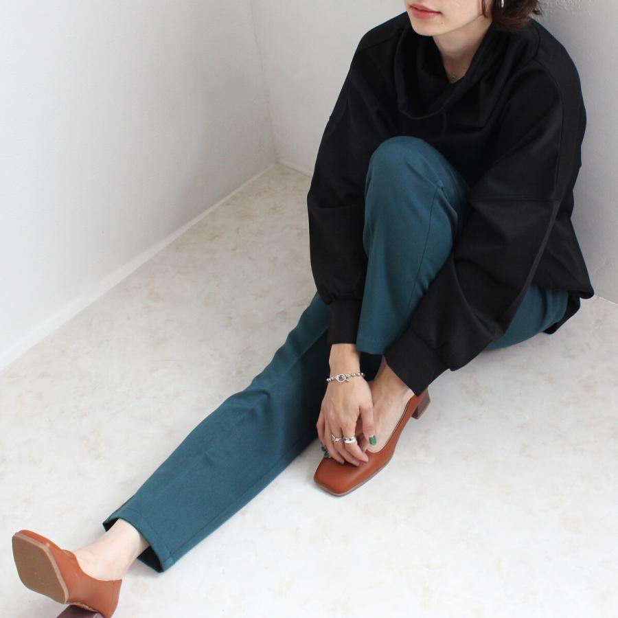 イージーな履き心地でもきっちり見えるタックテーパードパンツ |  | 06