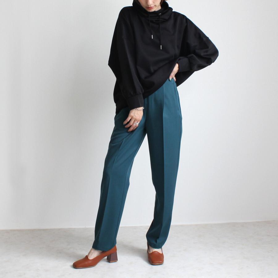 イージーな履き心地でもきっちり見えるタックテーパードパンツ |  | 07