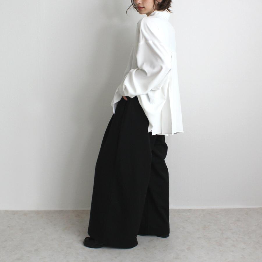 オーバーシルエットながら上品な落ち感のありルーズに見えないワイドパンツ |  | 12