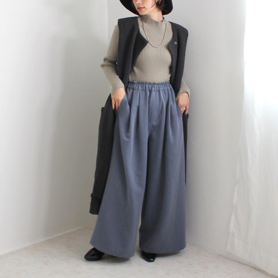 オーバーシルエットながら上品な落ち感のありルーズに見えないワイドパンツ |  | 04