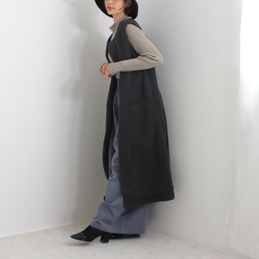 シーズンムード高まるボア素材で仕上げた羽織るだけでトレンド感漂うロングジレ |  | 01