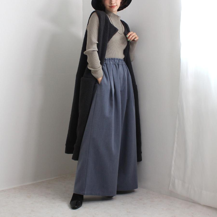 シーズンムード高まるボア素材で仕上げた羽織るだけでトレンド感漂うロングジレ |  | 02