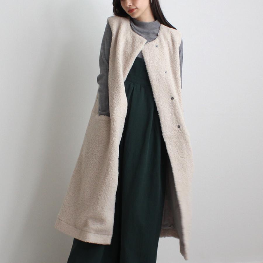 シーズンムード高まるボア素材で仕上げた羽織るだけでトレンド感漂うロングジレ |  | 05