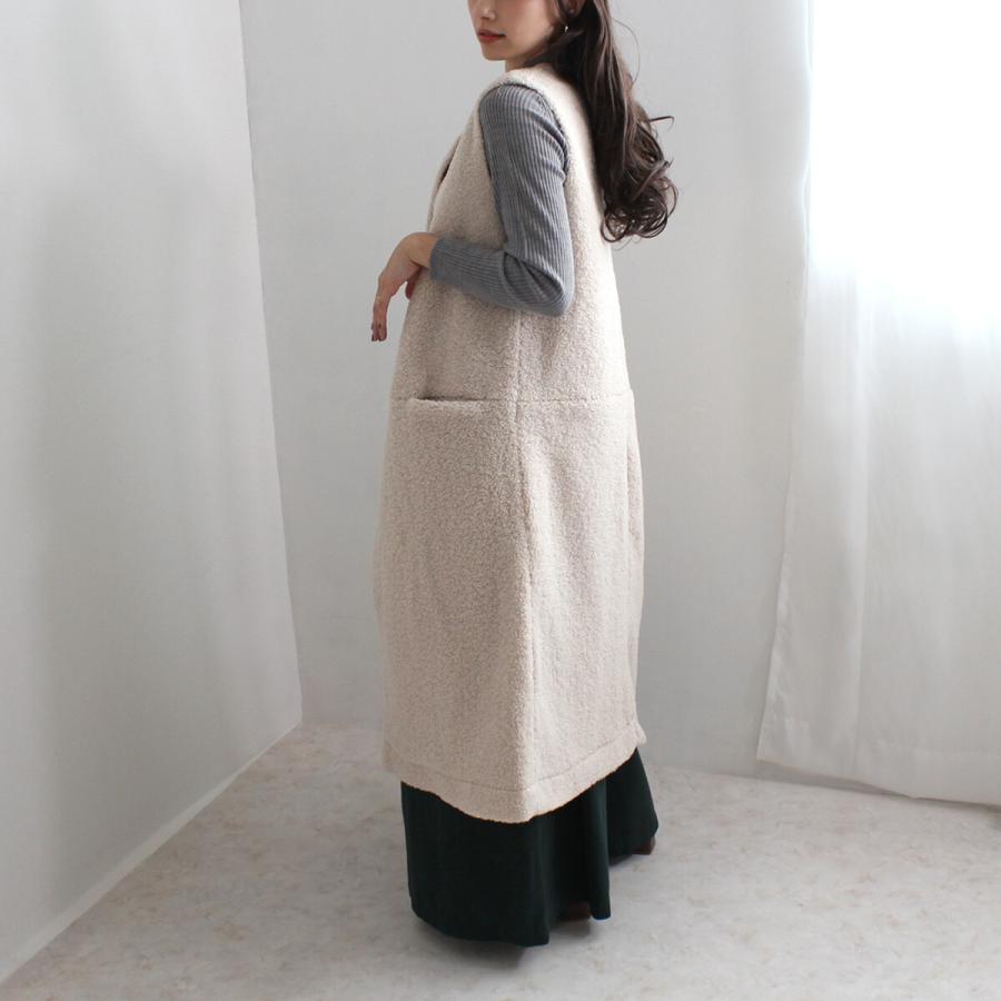 シーズンムード高まるボア素材で仕上げた羽織るだけでトレンド感漂うロングジレ |  | 08