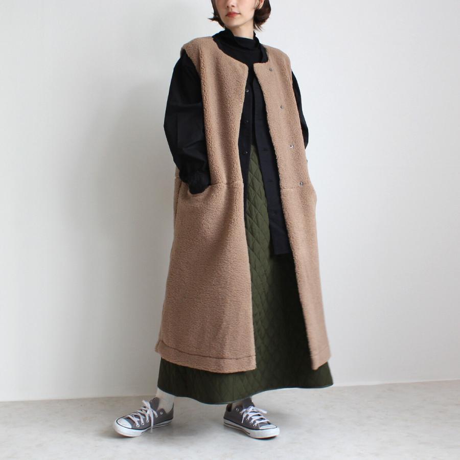 シーズンムード高まるボア素材で仕上げた羽織るだけでトレンド感漂うロングジレ |  | 09