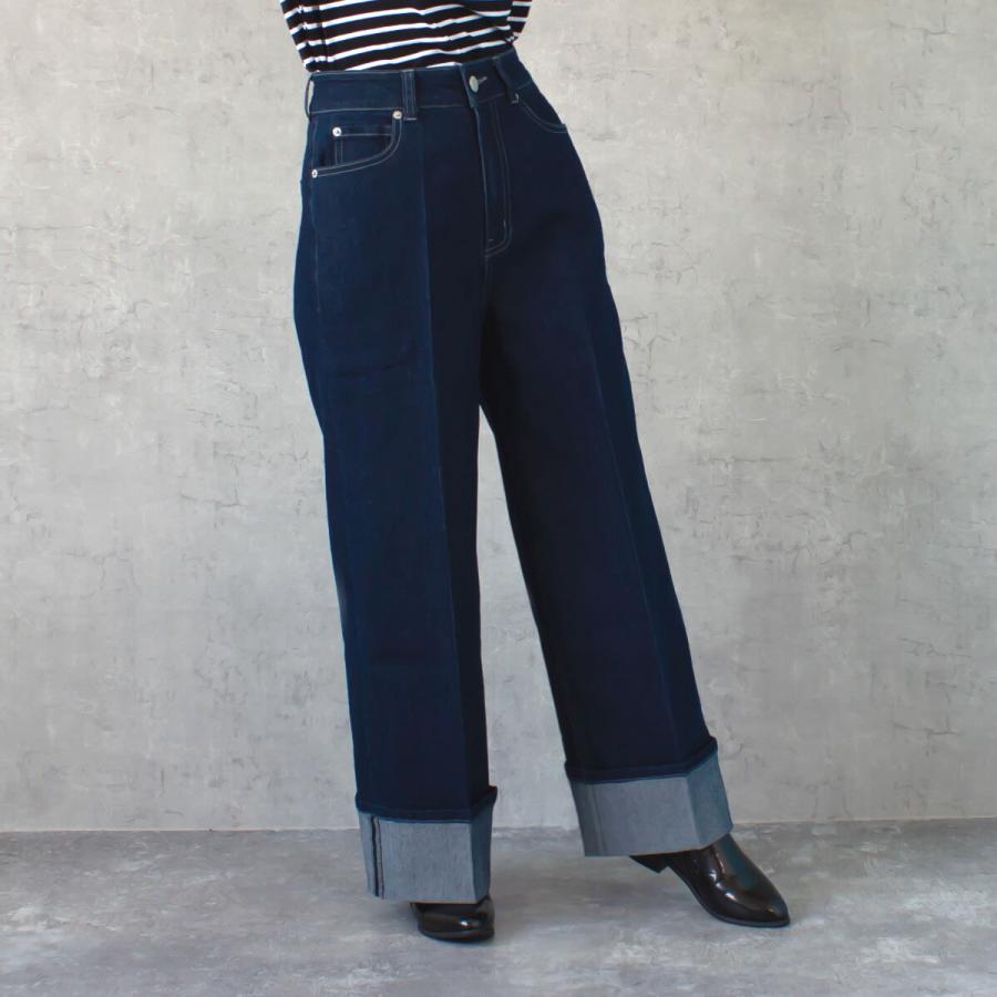 太めのロールアップデザインとセンタープレスでワイド幅でも野暮ったさなくすっきりした印象のワイドパンツ |  | 12