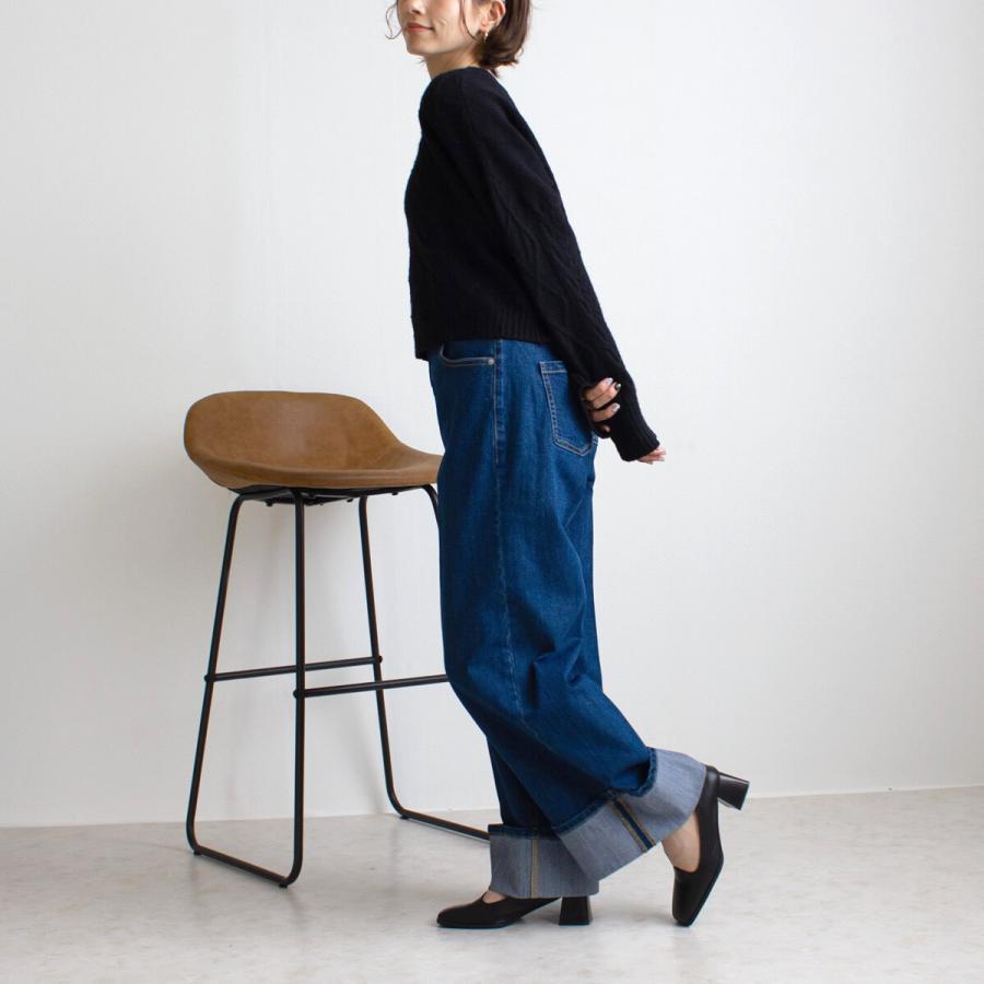 太めのロールアップデザインとセンタープレスでワイド幅でも野暮ったさなくすっきりした印象のワイドパンツ |  | 02
