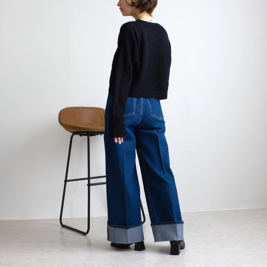 太めのロールアップデザインとセンタープレスでワイド幅でも野暮ったさなくすっきりした印象のワイドパンツ |  | 03