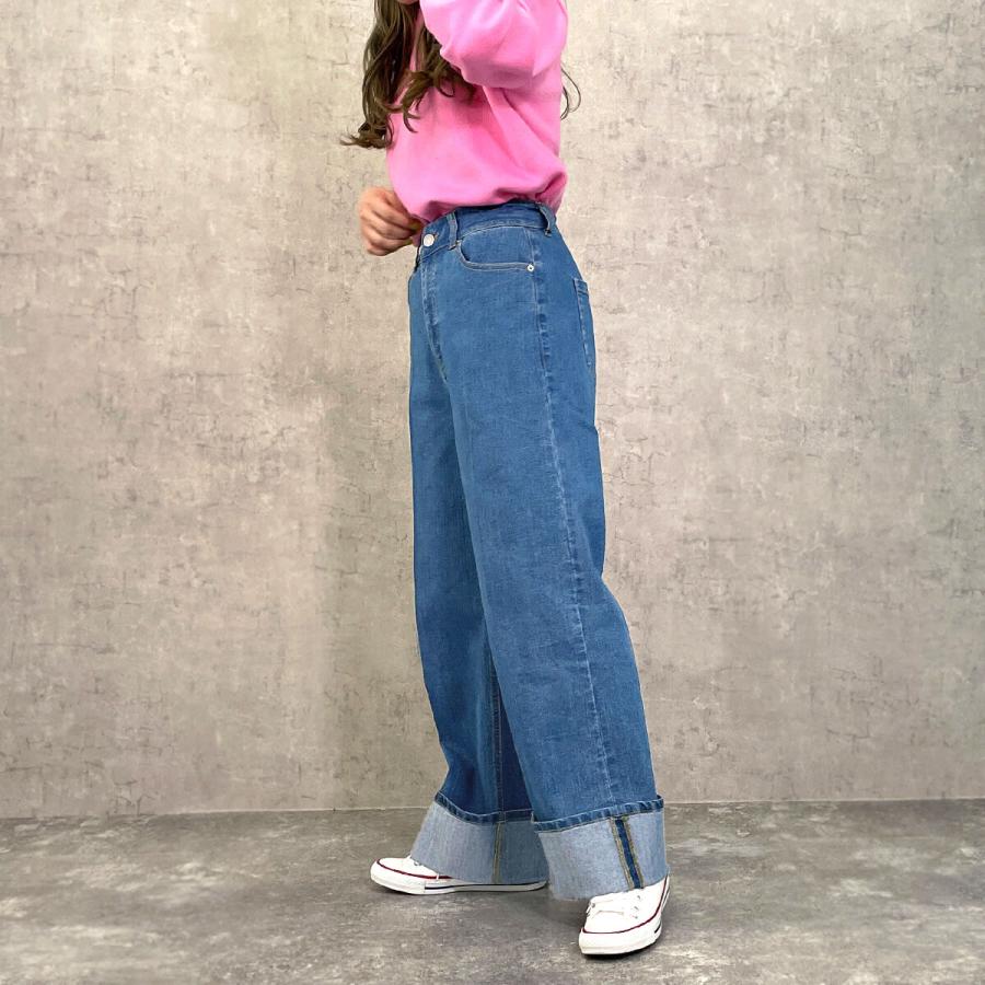 太めのロールアップデザインとセンタープレスでワイド幅でも野暮ったさなくすっきりした印象のワイドパンツ |  | 06