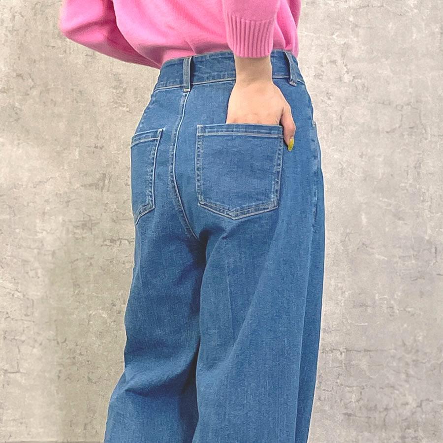 太めのロールアップデザインとセンタープレスでワイド幅でも野暮ったさなくすっきりした印象のワイドパンツ |  | 08