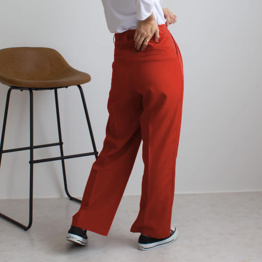 オールシーズン使えるすっきりとしたルーズ感が女性らしいカラートラウザーパンツ |  | 01