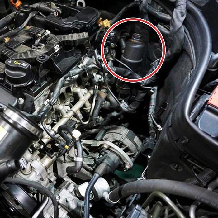 ベンツ オイルフィルター ハウジング ブラケット Cクラス W204