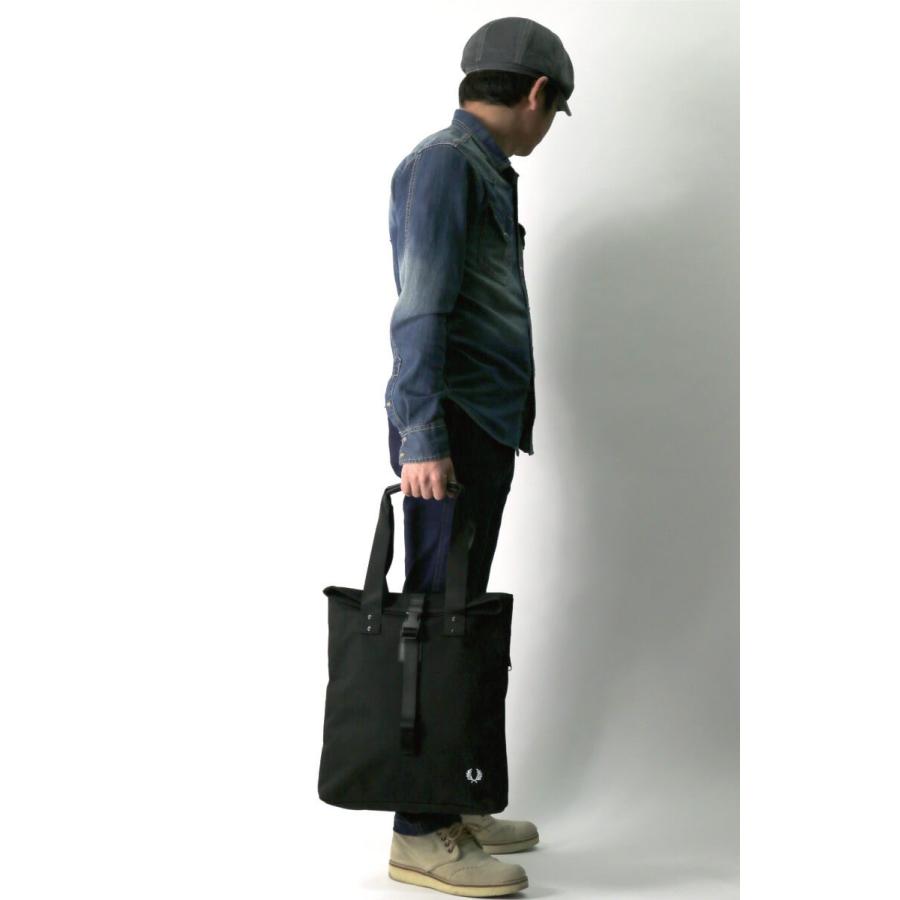 【FRED　PERRY】黒 レザー トートバッグ FRED PERRY (フレッドペリー) トートバッグ ショルダーバッグ