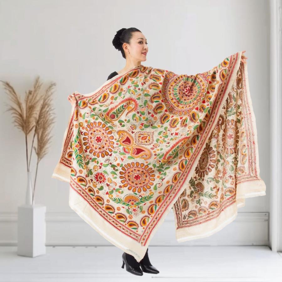 InDream カンタ 刺繍 ストール 一点もの Lサイズ スカーフ 大判 生成色/オレンジ・グリーン・ブラウン シルク インド 刺し子 インテリア |  | 02