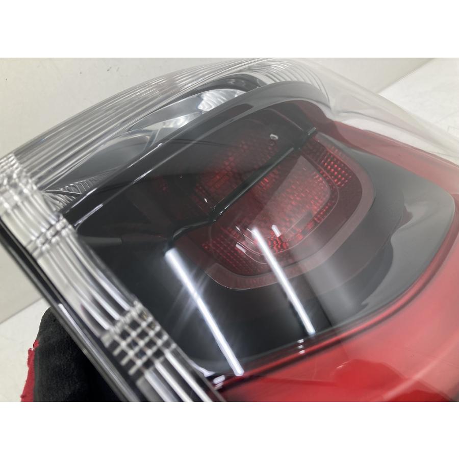 割れ無 点灯OK '18年 JEEP M624 ジープ コンパス リミテッド 純正 右 テールランプ 00534230710 (V1556)の画像
