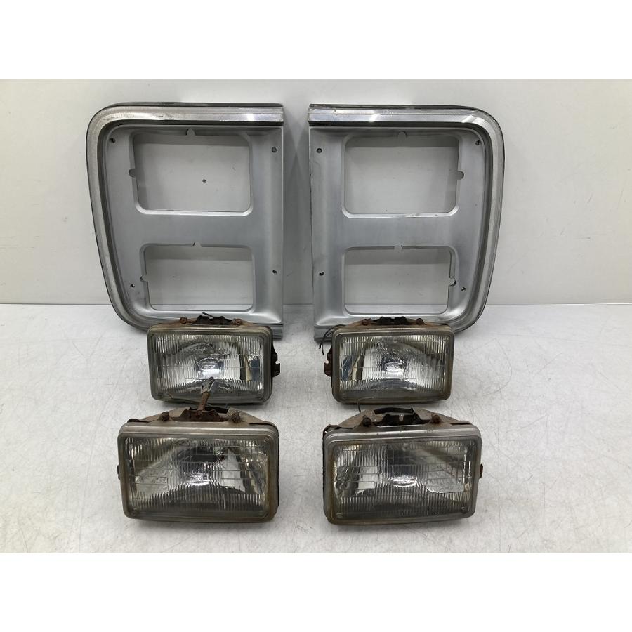 シェビーバンヘッドライトベゼル左右セット￼￼ シボレー シェビーバン 純正 ヘッドライトベゼル 角目 4灯 左右 セット