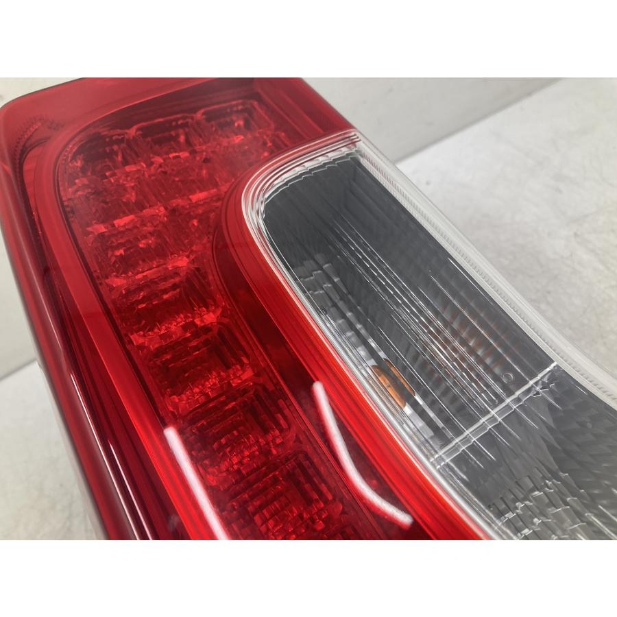 岡本様　テール　左 割れ無 点灯OK LA600S タント 純正 左 テールランプ KOITO 220-51391