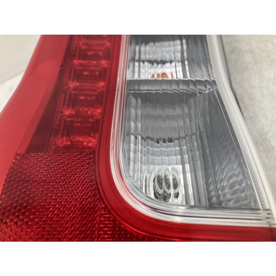 割れ無 点灯OK LA600S タント 純正 左 テールランプ KOITO 220-51391