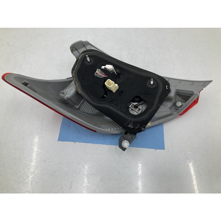 訳アリ トヨタ NSP130 ヴィッツ 純正 右 テールランプ KOITO 52-273