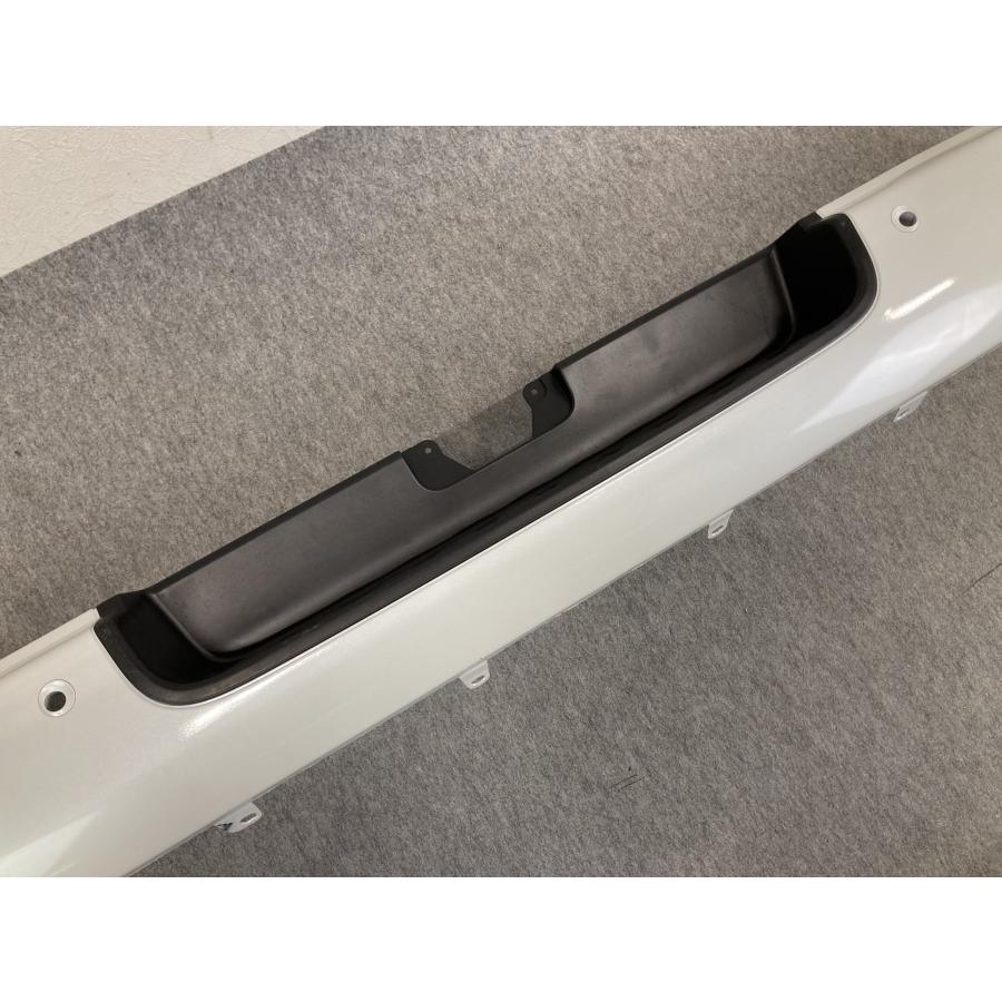 200系 標準 ハイエース 純正 リアバンパー ソナー穴有り 070 ホワイト