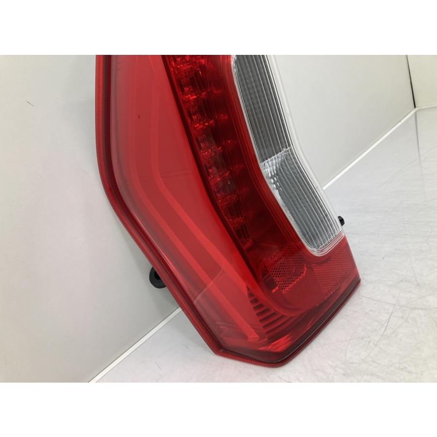 割れ無 点灯OK LA600S タント 純正 LED 左 テールランプ KOITO 220