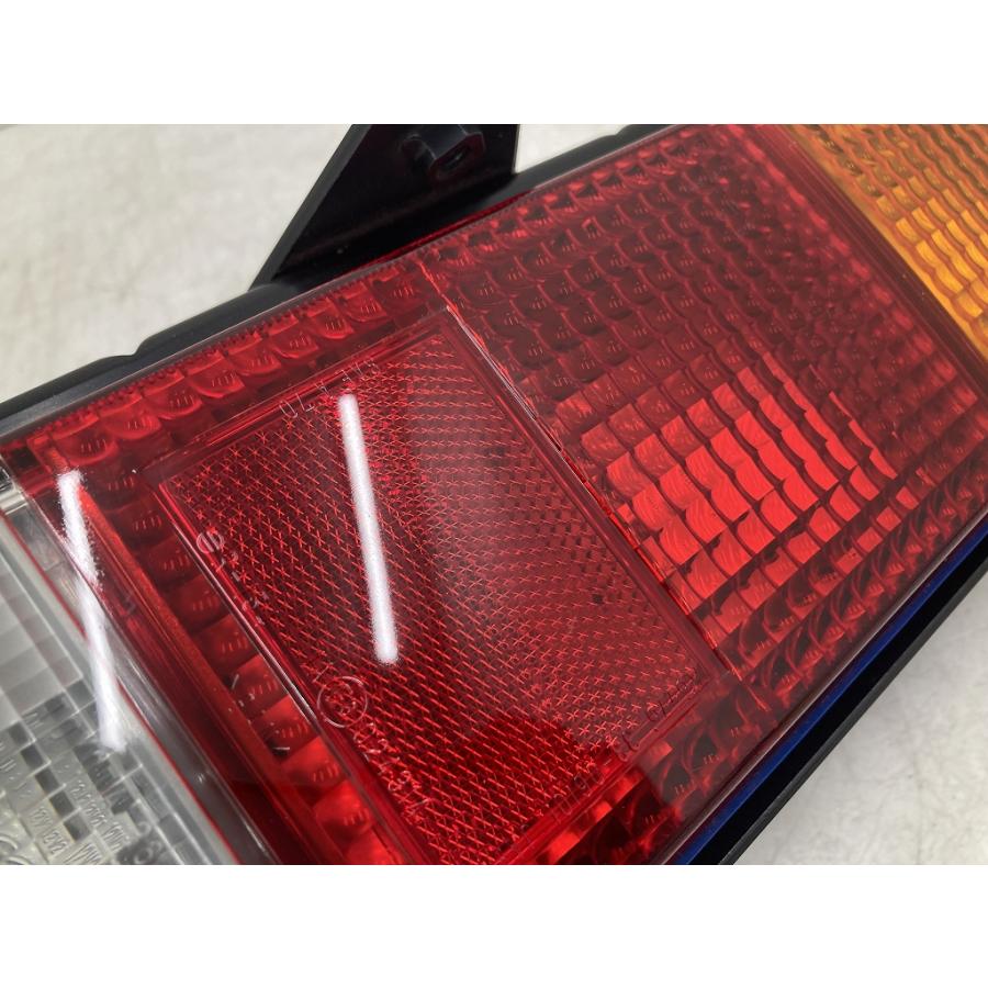 テールランプ　シーケンシャル　新車取り外し　フレ止め部位破損あり 新車外し トヨタ カムロード 純正 右 テールランプ 36-10 12V バルブ付