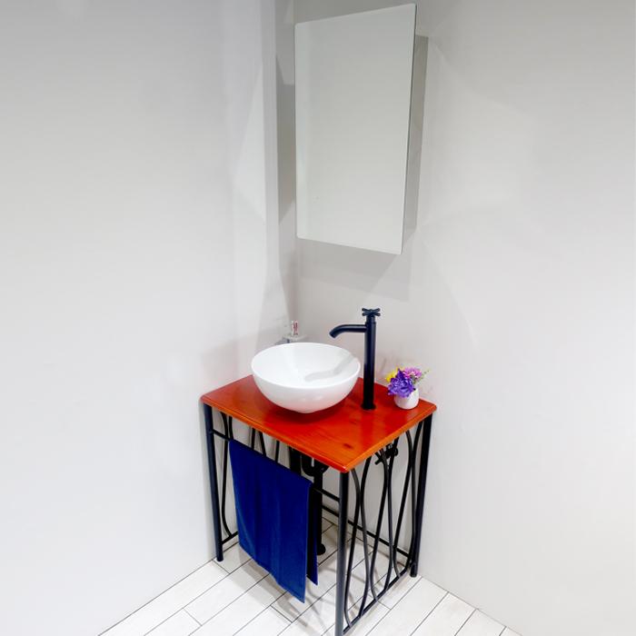 値下げしました！【アウトレット・引取限定】アポロ社 鏡付き洗面台 B