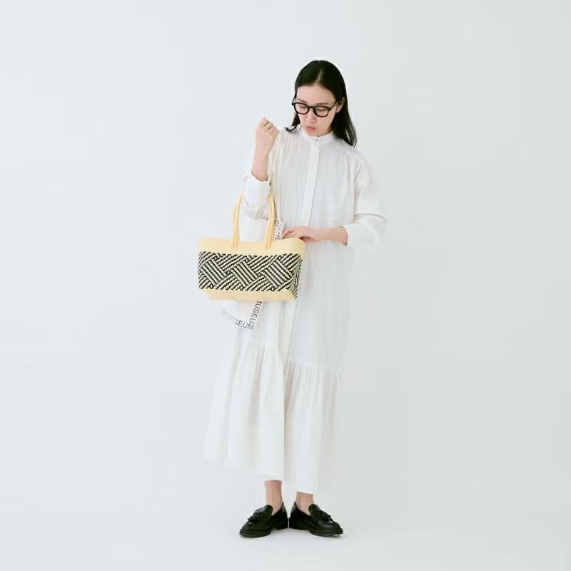 メルカドバッグ メルカド バッグ レトラ チワワ クリーム x ブラック