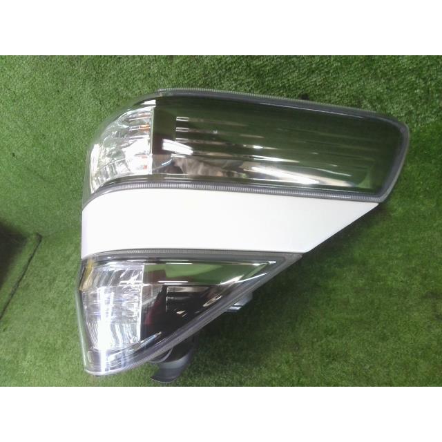 ヴェルファイア20系左右ライト テールランプ 58-29 58-35(T169) ヴェルファイア20系左右ライト テールランプ 58-29 58-35(T169