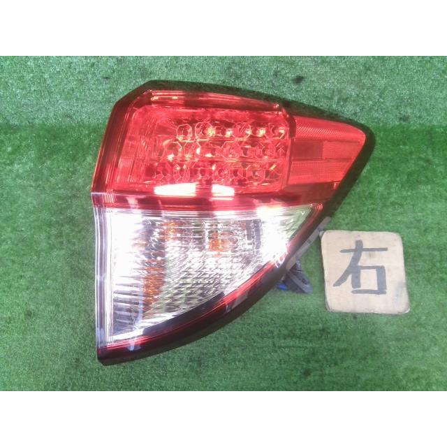 ヴェゼル X RU1 右テールランプ 外側 KOITO 220-18085 33502-T7A-J01